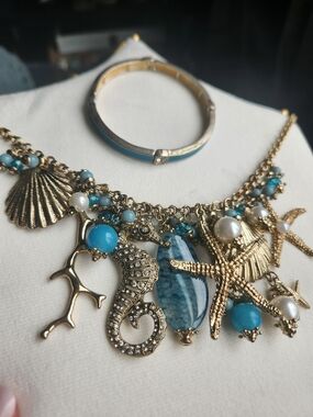 VTG Gold Chunky Nautical Charm Necklace Turquoise Blue Stones & Faux Pearl
